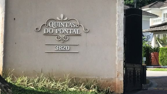 Fachada Condomínio Quintas do Pontal